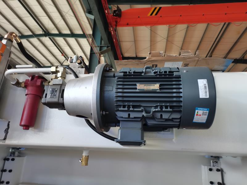 China Metal Hydraulic Press Brake Machine With Reasonable Price চায়না মেটাল হাইড্রোলিক প্রেস ব্রেক মেশিন যুক্তিসঙ্গত দামের সাথে