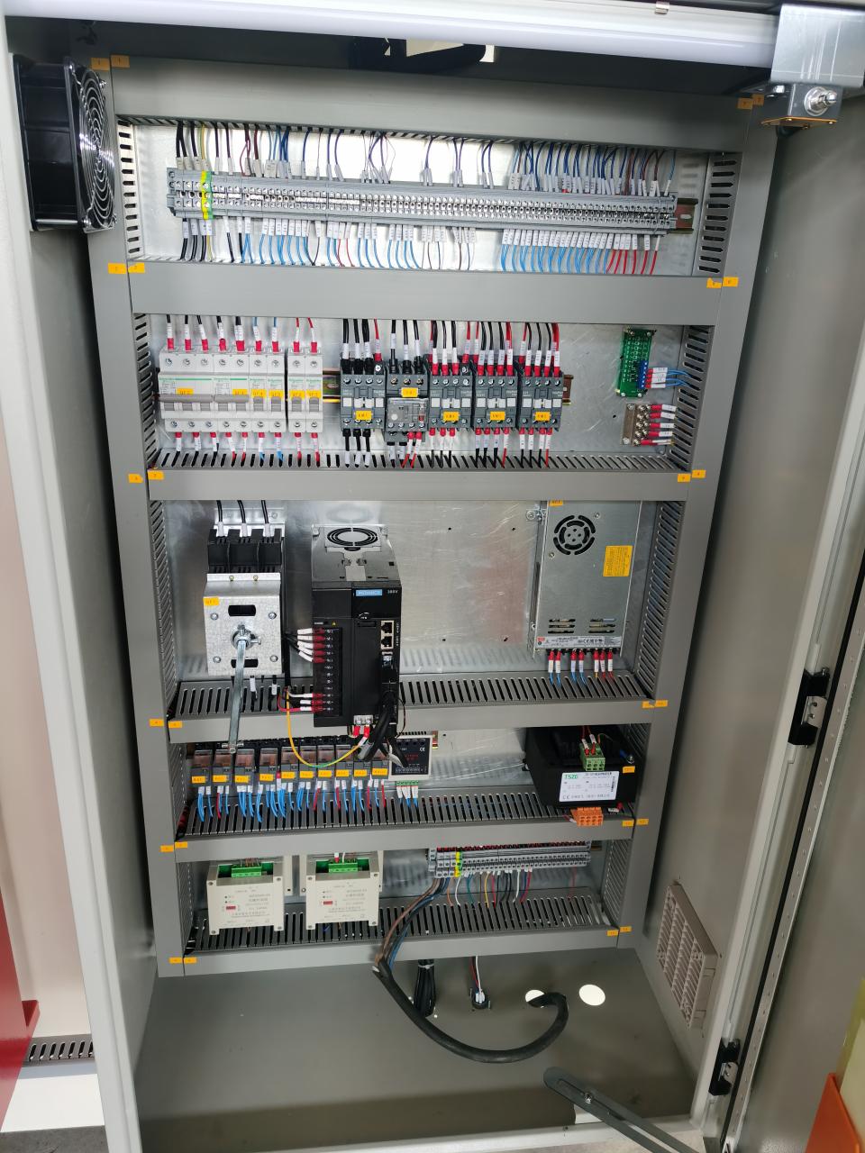 China Metal Hydraulic Press Brake Machine With Reasonable Price চায়না মেটাল হাইড্রোলিক প্রেস ব্রেক মেশিন যুক্তিসঙ্গত দামের সাথে